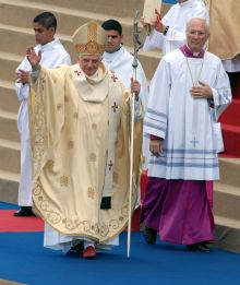 Benedykt XVI i abp Piero Marini